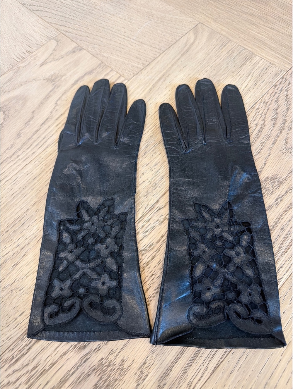 Ladies Vintage Leather Gloves, with lace detail, EUC